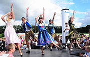 Angermaier Galopp in Tracht 2011 (©Foto: Ingrid Grossmann)